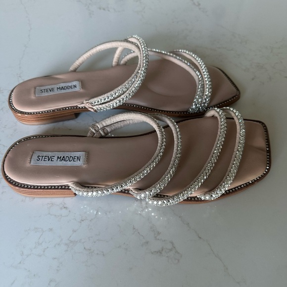 Steve Madden Cream Sandals Minimalist Design - Picture 3 of 3